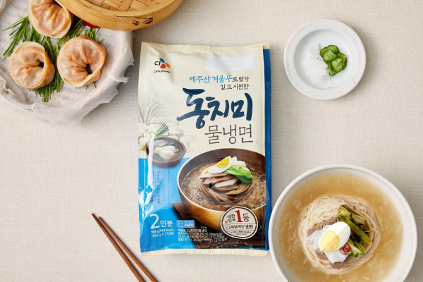 [CJ제일제당 사진자료]동치미물냉면 제품 패키지와 그릇에 담은 이미지