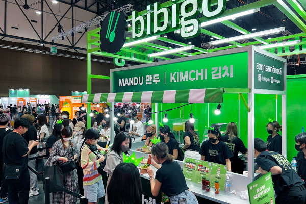 3월 18일부터 이틀간 태국 방콕에서 열린 케이콘 2023 태국에서 CJ제일제당이 준비한 비비고 부스를 방문한 한류팬들 이미지