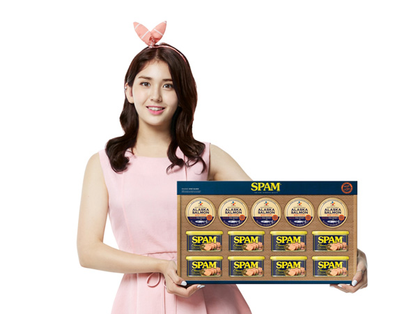 CJ제일제당 스팸연어세트 모델 전소미