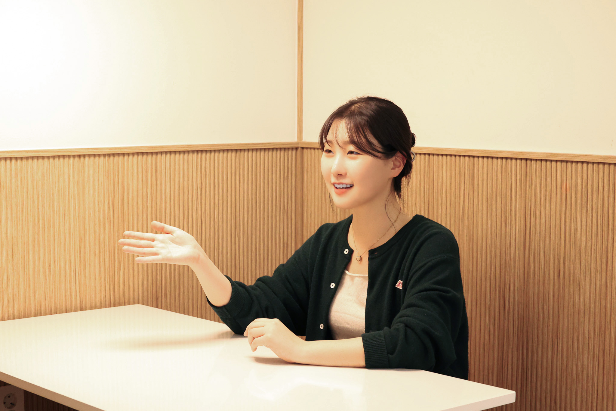 비비고를 통해 사람들의 일상을 더 맛있고 즐겁게 만드는 것이 목표라고 설명하는 송지윤님