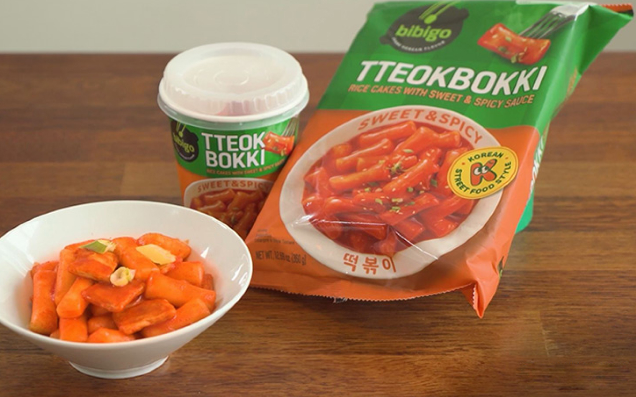 비비고 떡볶이 제품과 음식 사진