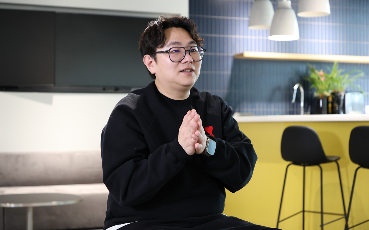 O-Right 템페칩 제품 설명하는 전진님