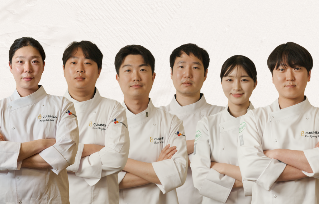 왼쪽부터 백경록, 신용준, 배요환, 권영욱, 김하은(소믈리에), 이경원 셰프.